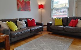 The Bath House Boutique B&B - In-Room Breakfast - Free Parking